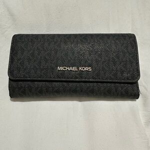 MK logo wallet